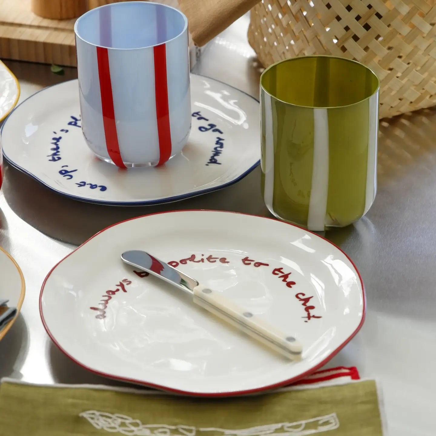 Assiette à déjeuner statement "Bonne nourriture et bonne compagnie"