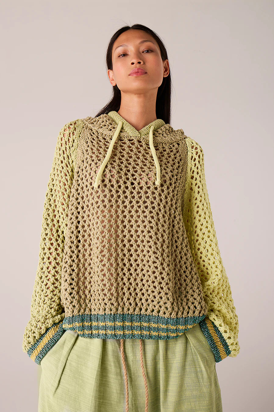 Sweat à capuche Crochet tricolore olive