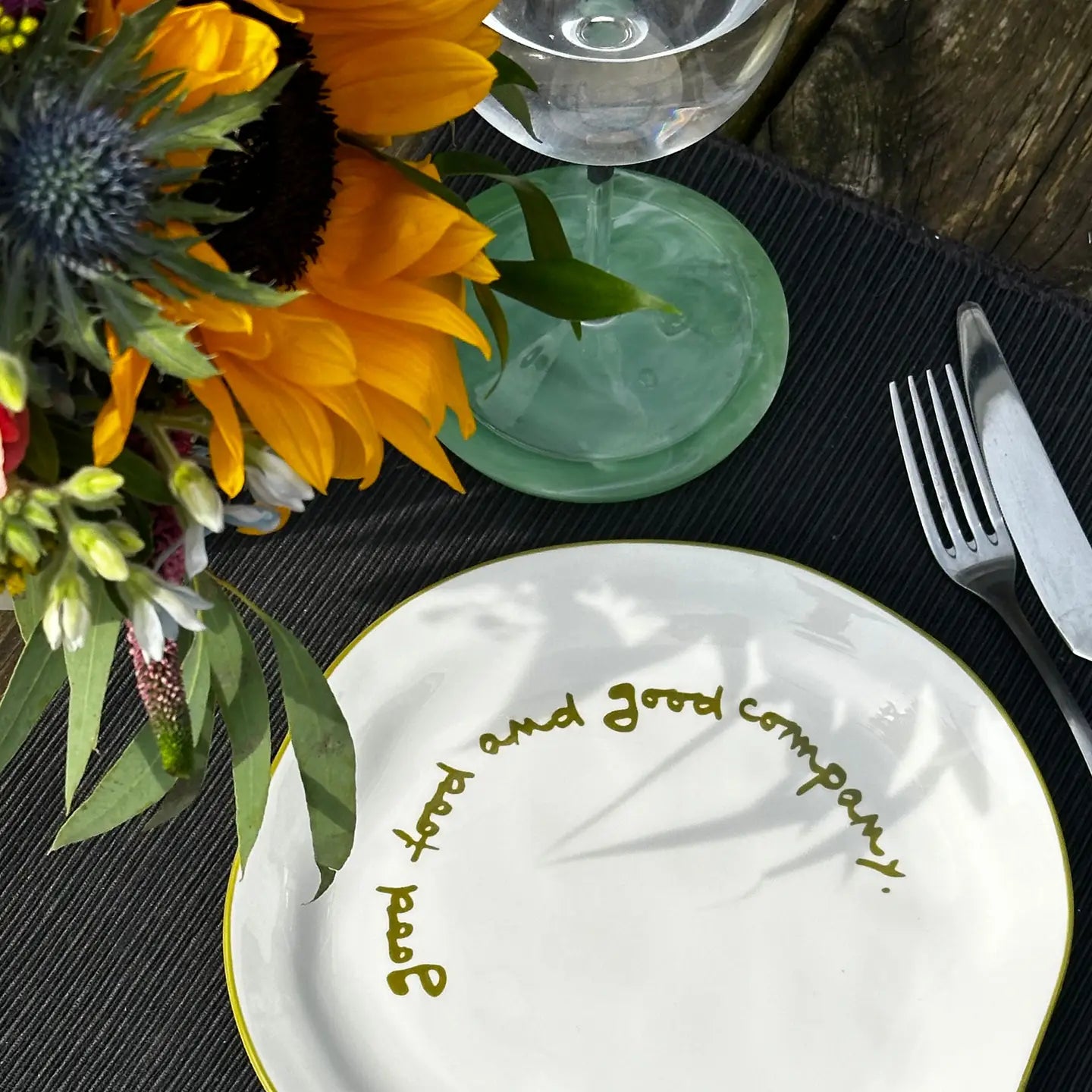 Assiette à déjeuner statement "Bonne nourriture et bonne compagnie"