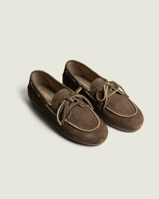 Mocassin bateau en daim brossé marron fonçé